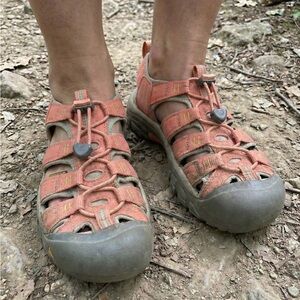 Keen Salmon Pink Outdoor Sandals Sz 9